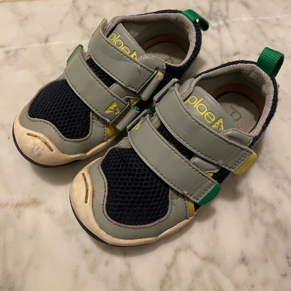 Plae Ty shoes kid's size 9.5